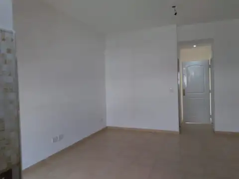 Departamento dos ambientes con balcon en segundo piso