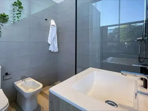 Casa 4 ambientes con 1 baño