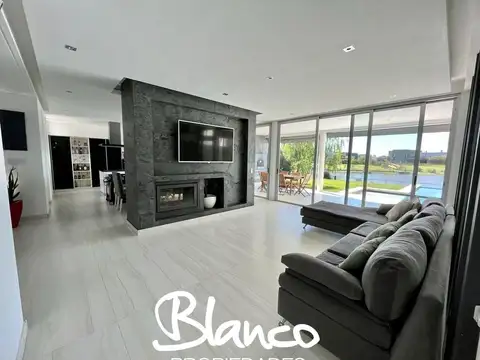 Casa en Venta en El Canton, USD 525.000