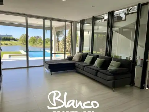 Casa 4 ambientes con 3 baños