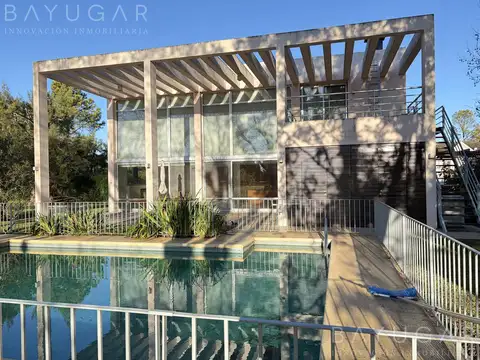 Casa en Venta con 4 cocheras