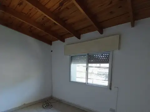 Casa 8 ambientes con 5 baños