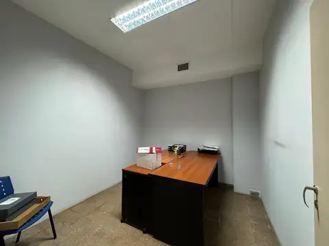 Excelente Local en dos plantas