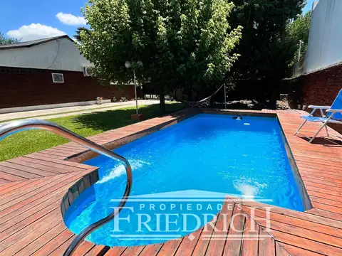 Casa en Venta con 3 cocheras