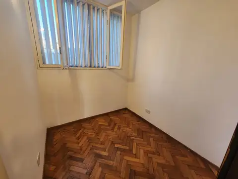 Unidad de 40 m² - 3er Piso por Escalera - Cocina Independiente