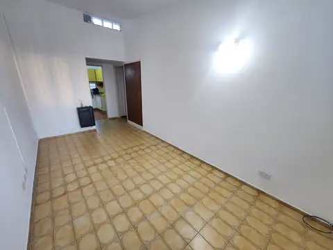 Unidad de 40 m² - 3er Piso por Escalera - Cocina Independiente