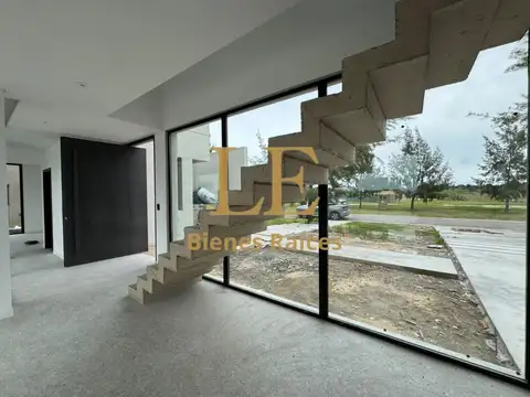 Casa 5 ambientes con 4 baños