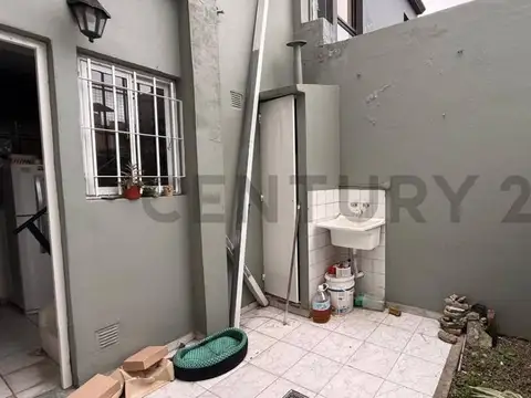Casa 2 ambientes con 1 baño