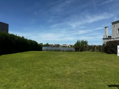 Terreno en Venta 17  mts Fondo