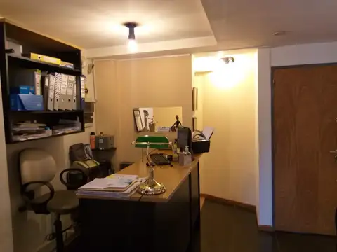 Oficina 10 ambientes con 2 baños