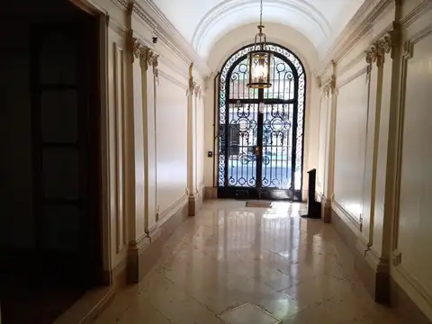 Alquiler OFICINAS EN RECOLETA LAS HERAS A METROS DE LA PLAZA VTE. LOPEZ