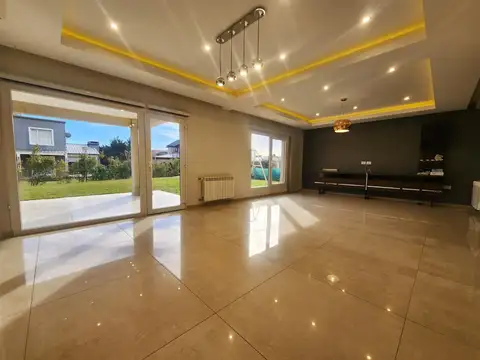 Casa 4 ambientes con 3 baños