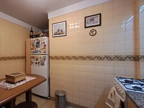 Departamento de 3 ambientes con espacio guarda coche