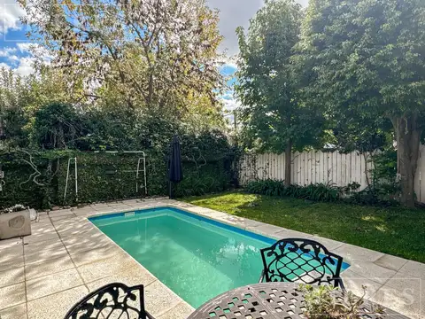 Casa desarrollada en tres plantas, ubicada en el Barrio Cerrado Los Sauces en venta