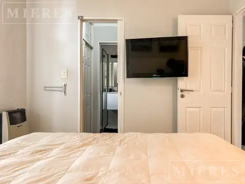 Casa desarrollada en tres plantas, ubicada en el Barrio Cerrado Los Sauces en venta