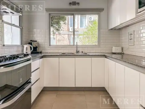 Casa desarrollada en tres plantas, ubicada en el Barrio Cerrado Los Sauces en venta