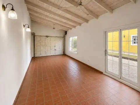 Casa 5 ambientes con 2 baños