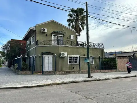 CASA EN VENTA TEMPERLEY CON QUINCHO Y DOBLE GARAGE