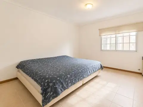 CASA EN VENTA TEMPERLEY CON QUINCHO Y DOBLE GARAGE