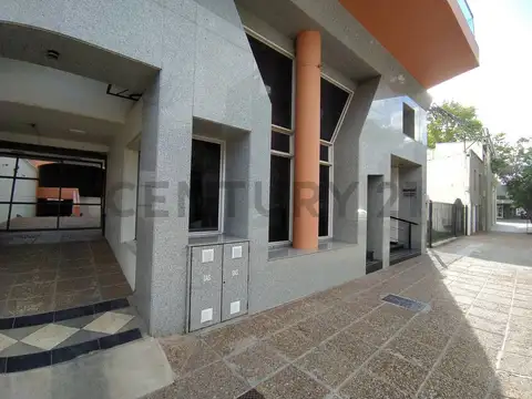 SE VENDE COCHERA CÉNTRICA