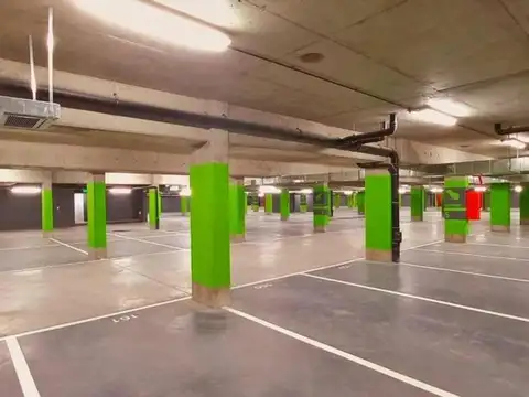 COCHERA COMERCIAL :: THAYS PARQUE LELOIR :: CON RENTA