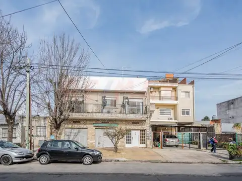 VENTA EN BLOCK - 3 DPTOS + 2 LOCALES - TAPIALES