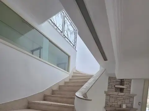 Casa 4 ambientes con 4 baños