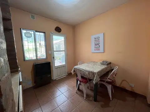 Casa 5 ambientes con 1 baño