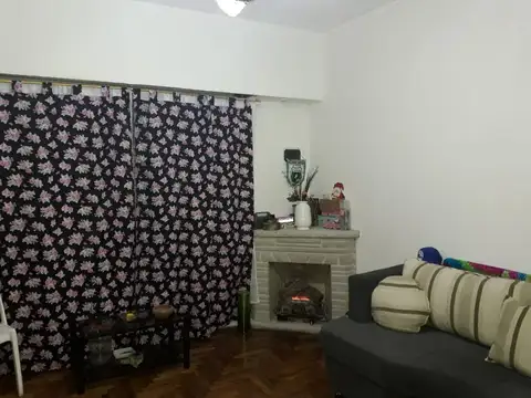 Ph de 3 ambientes al frente con patio, garage y terraza