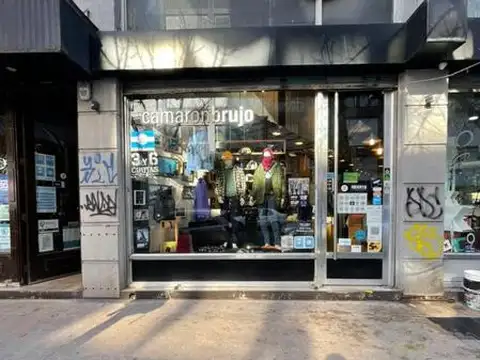 Local sobre calle Rivadavia.