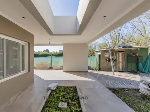 Casa 5 ambientes con 3 baños