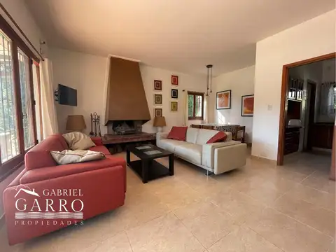 Casa 4 ambientes con 2 baños