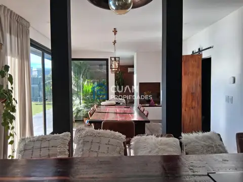 Casa 4 ambientes con 3 baños