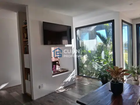 Casa en Alquiler con 6 cocheras