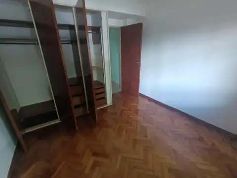 departamento de 2 ambientes con patio en planta baja