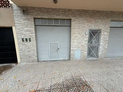 Local en Alquiler en Tablada, $ 300.000