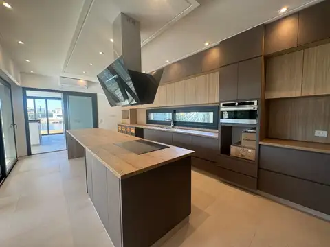 Casa 6 ambientes con 6 baños