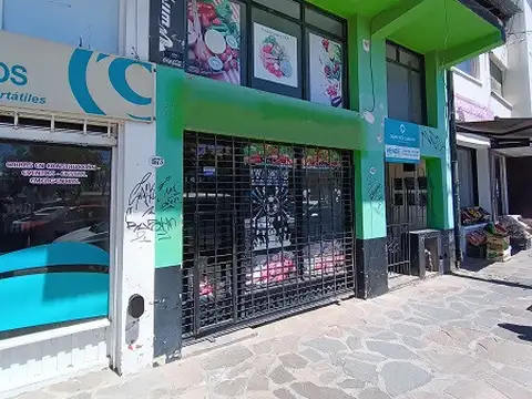 Local en importante zona comercial sobre Av. Costanera -Sup. Total 30m2-