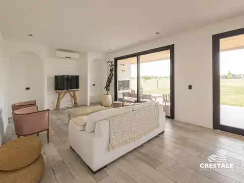Casa en Venta con 2 cocheras