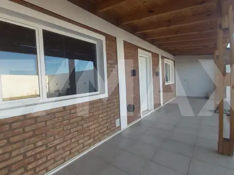 ALQUILER CASA MONOAMBIENTE CON PATIO Y COCHERA