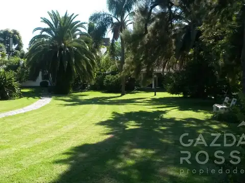 Casa en Venta con 4 cocheras