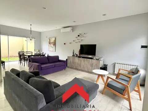 VENTA HERMOSA CASA EN EL CORAZON DE TRES CERRITOS