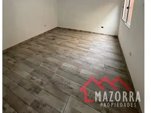 Depto Tipo Casa en Alquiler en Caseros, $ 580.000