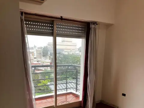 DEPARTAMENTO DE DOS AMBIENTES CON COCHERA - RAMOS MEJÍA