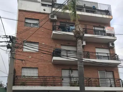 DEPARTAMENTO DE DOS AMBIENTES CON COCHERA - RAMOS MEJÍA