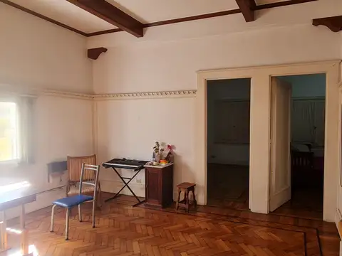 Teniente General Juan Domingo Perón 1600, Piso 1