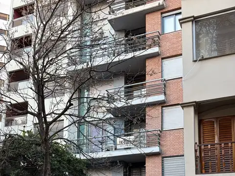 Chile 200, Piso 1