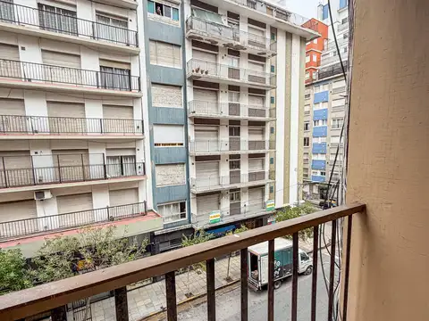 1 AMBIENTE A LA CALLE. PLAZA COLON.