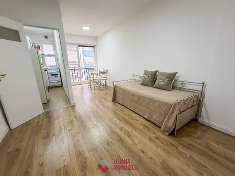 1 AMBIENTE A LA CALLE. PLAZA COLON.