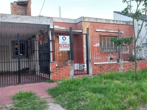 CASA EN VENTA!! A REFACCIONAR - 3 DORM.